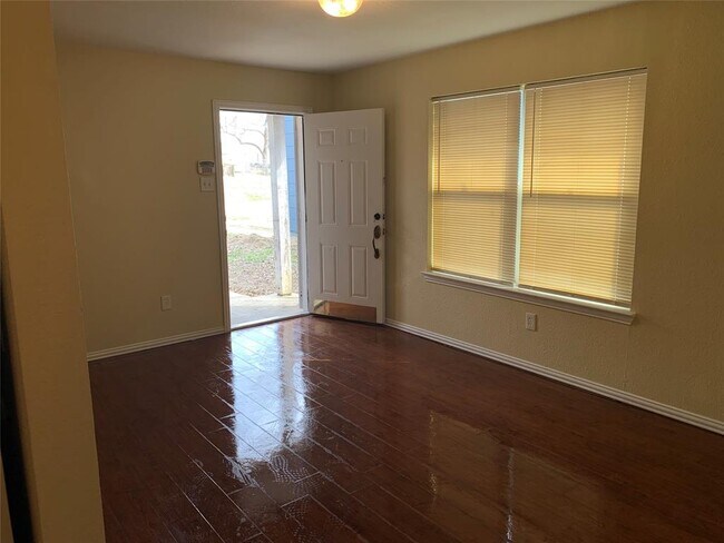 608 Upton Ave Fort Worth, TX 76103 photo 5