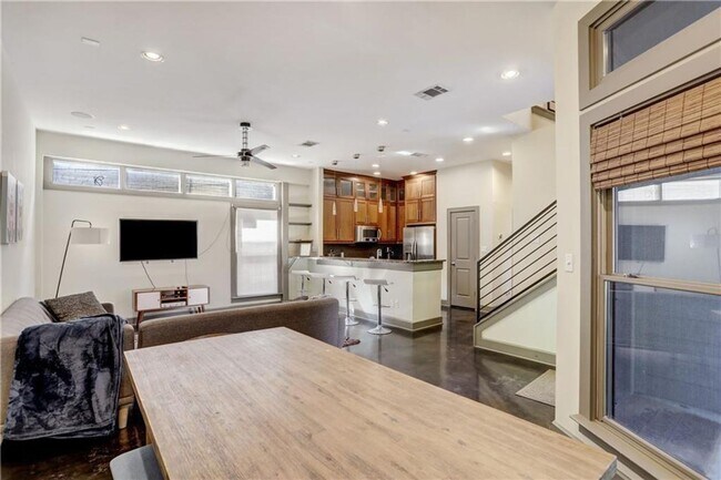 602 West North Loop Boulevard, Austin, TX 78751 photo 5