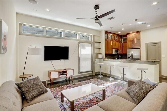 602 West North Loop Boulevard, Austin, TX 78751 photo 3