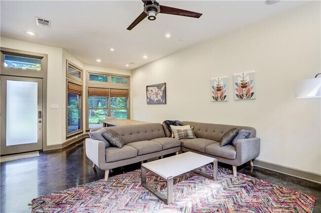 602 West North Loop Boulevard, Austin, TX 78751 photo 2