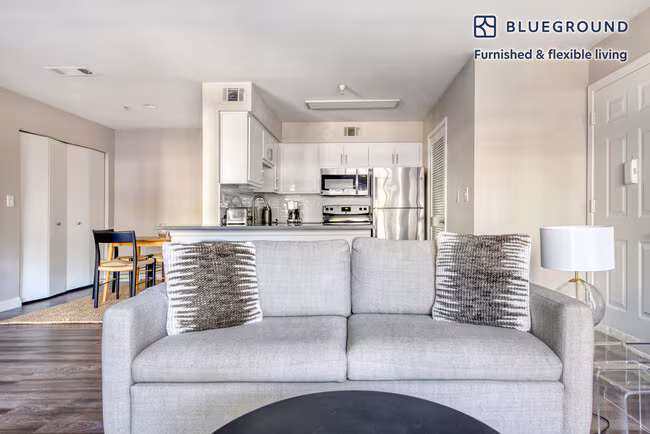 355 N Wolfe Rd Sunnyvale, CA 94085 photo 3