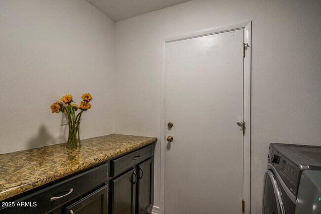 4526 E Paradise Ln Phoenix, AZ 85032 photo 4