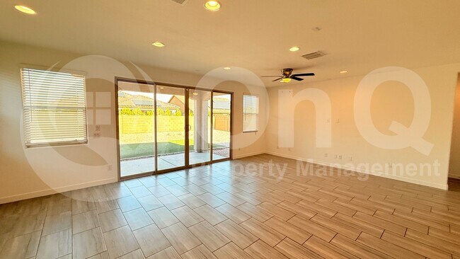 19638 West Badgett Lane, Litchfield Park, AZ 85340 photo 5