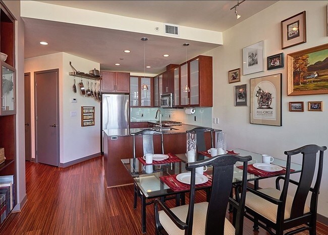 2033 2nd Ave Seattle, WA 98121 photo 5