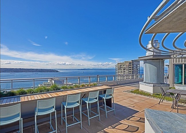 2033 2nd Ave Seattle, WA 98121 photo 3