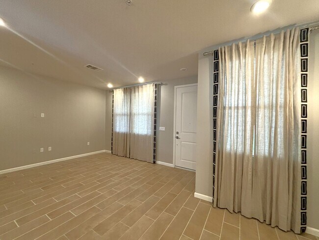 Gorgeous 3 Bedroom 2 bath Home for rent in San Lorenzo photo 5