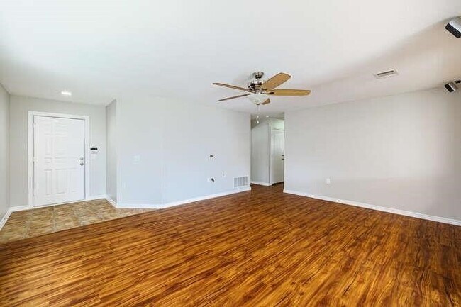 5717 Malarkey Rd Austin, TX 78617 photo 5
