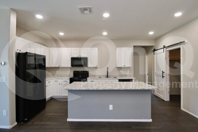 18079 W Carlota Ln Surprise, AZ 85387 photo 3