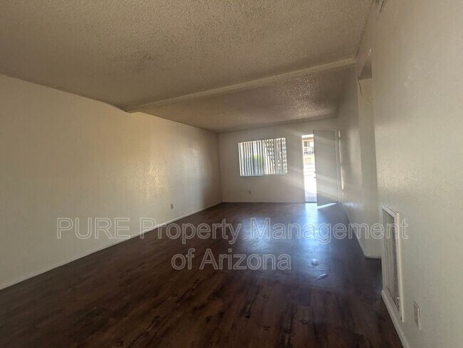 231 E 2nd Ave Mesa, AZ 85210 photo 2