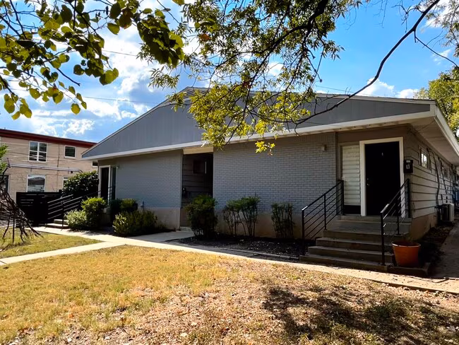 3304 Tom Green St Austin, TX 78705 photo 3