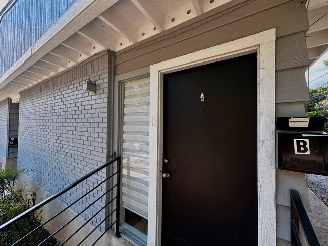 3304 Tom Green St Austin, TX 78705 photo 4