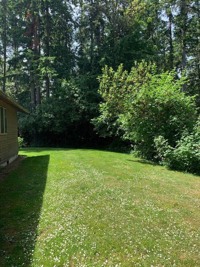 6491-6493 Old Military Rd NE Bremerton, WA 98311 photo 4
