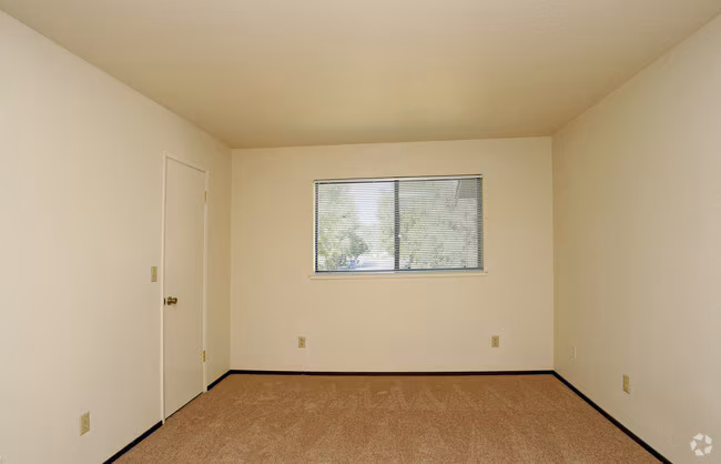 La Crosse Village Apartments photo 3