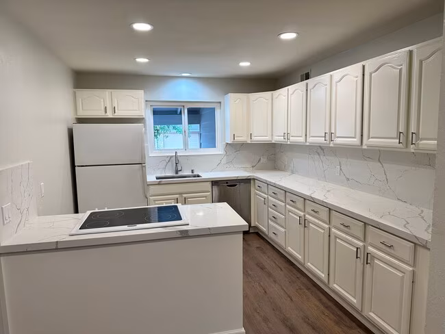 Beautiful Remodeled 4 Bedroom 2 Bath Blossom Valley Home photo 2