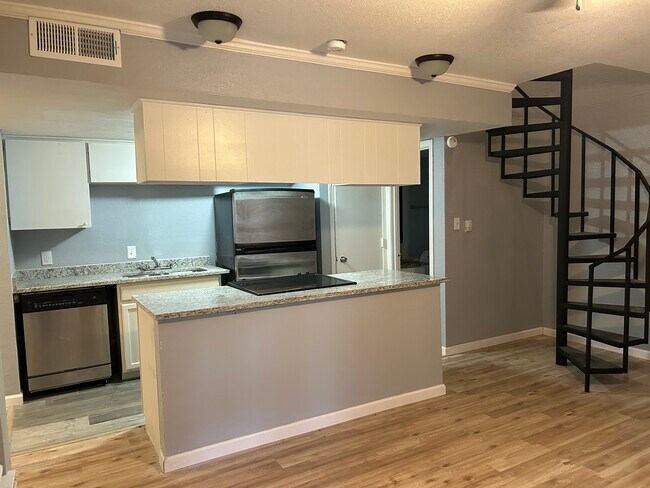 Treehouse Apartments photo 2