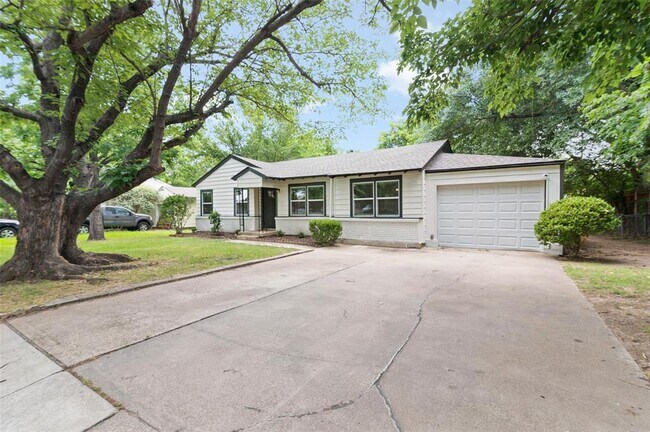 354 Elm Street, Lewisville, TX 75057 photo 2