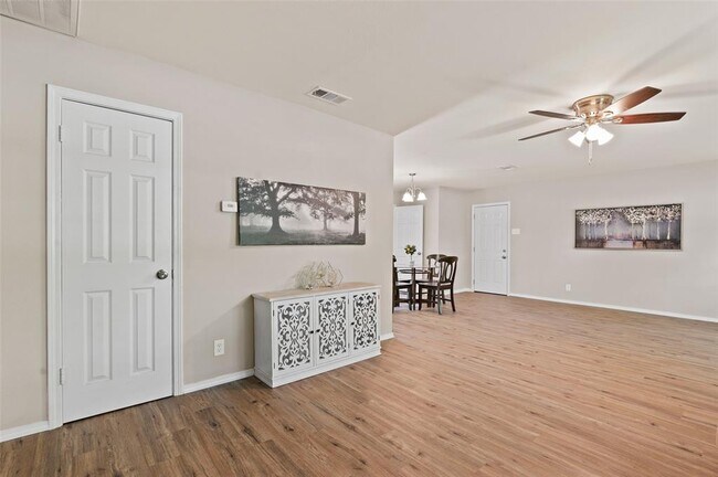 354 Elm Street, Lewisville, TX 75057 photo 4