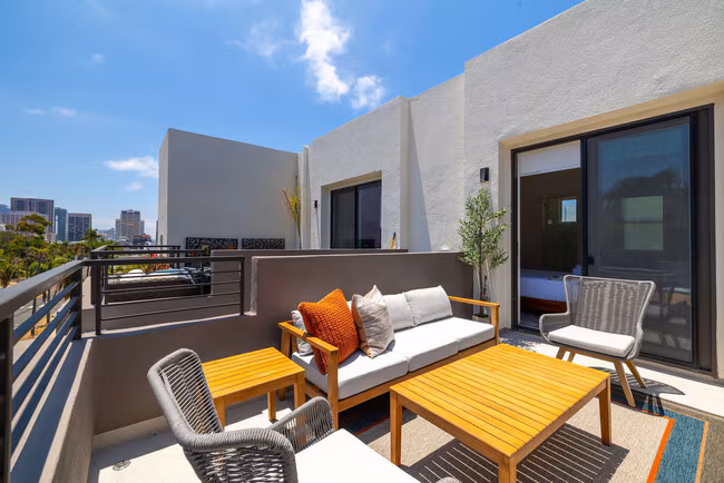 551 Hawthorn St San Diego, CA 92101 photo 5