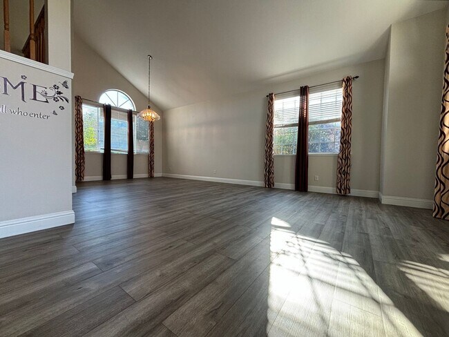 Beautiful 4 Bedroom 2.5 Bath home in Oakley photo 2