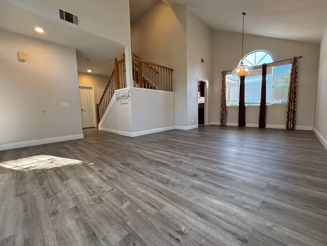 Beautiful 4 Bedroom 2.5 Bath home in Oakley photo 3