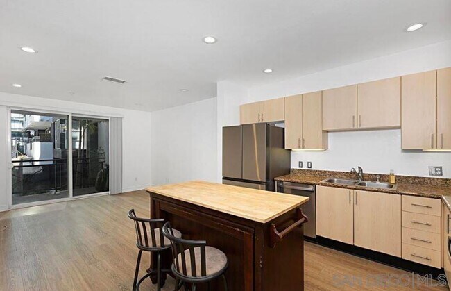 525 Eleventh Ave San Diego, CA 92101 photo 4