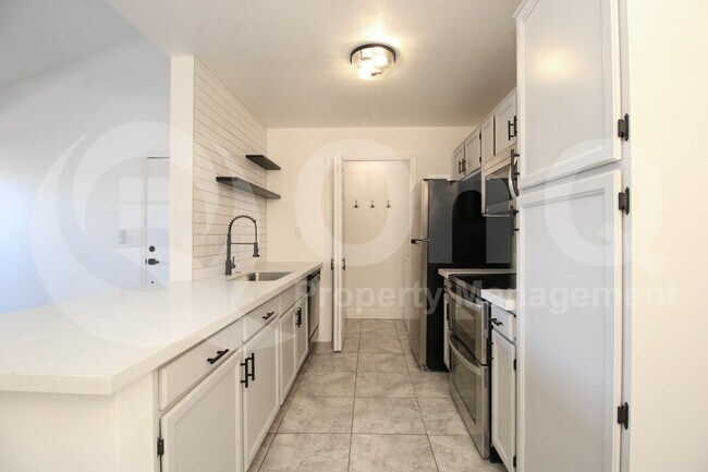 623 W Guadalupe Rd Mesa, AZ 85210 photo 4