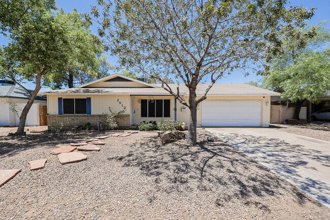 2812 S Cottonwood Dr Tempe, AZ 85282 photo 4