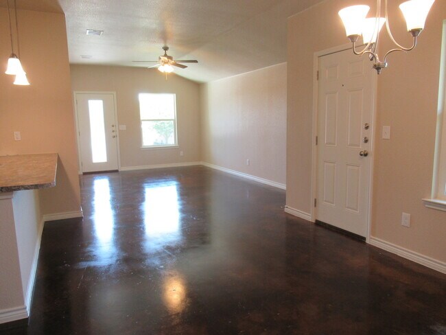 905 Rosewood Dr Harker Heights, TX 76548 photo 3