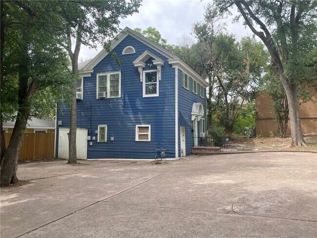 3303 Duval St Austin, TX 78705 photo 4