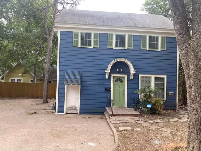 3303 Duval St Austin, TX 78705 photo 2