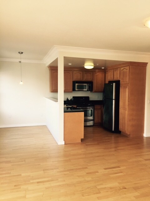 900 Van Ness Ave photo 4