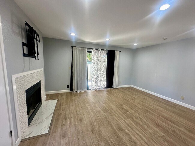 2565 Copa Del Oro Drive, Union City, CA 94587 photo 2