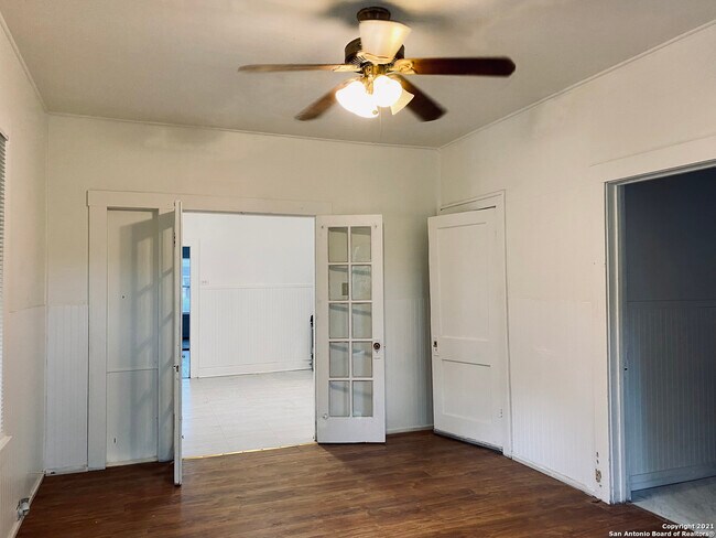 1218 E Drexel Ave San Antonio, TX 78210 photo 3