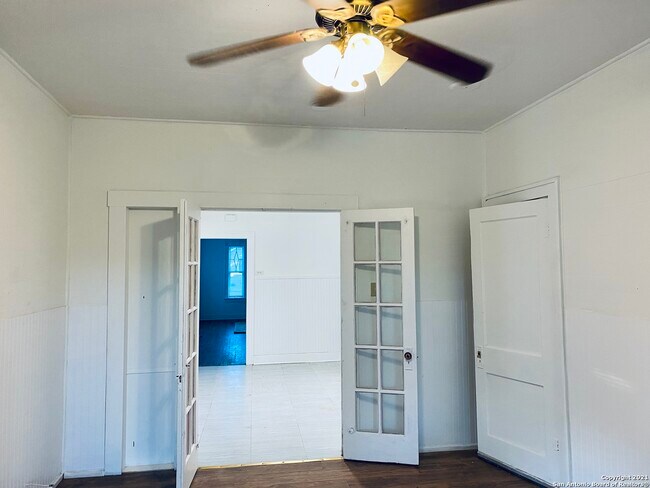 1218 E Drexel Ave San Antonio, TX 78210 photo 4