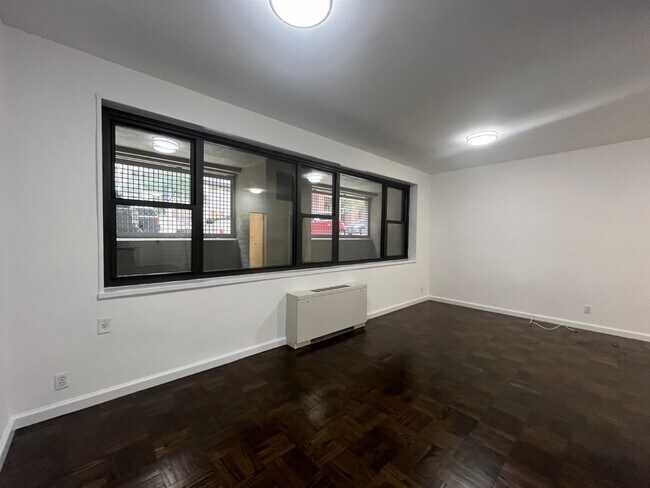 405 E 56th St New York, NY 10022 photo 2