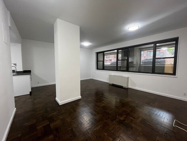 405 E 56th St New York, NY 10022 photo 5