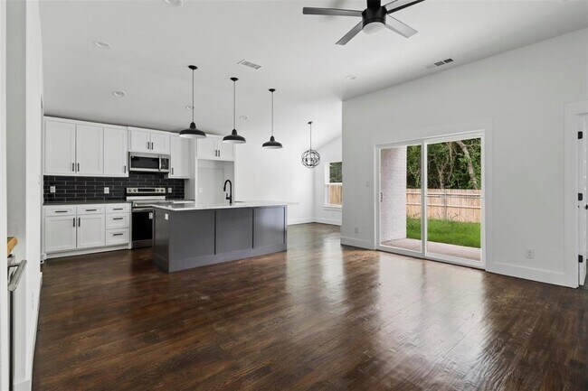 1915 Gordon Street, Greenville, TX 75401 photo 3