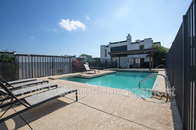2244 Ridgmar Plaza, Fort Worth, TX 76116 photo 3