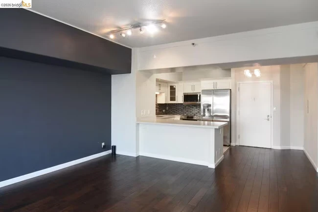 6363 Christie Ave Emeryville, CA 94608 photo 3