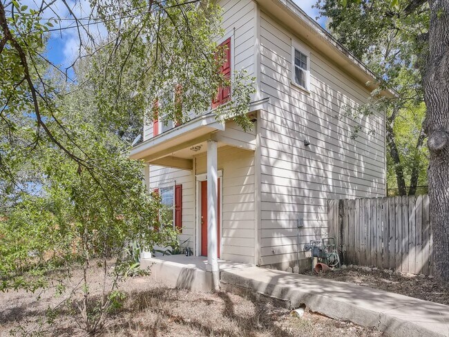1200 Perez St Austin, TX 78721 photo 4