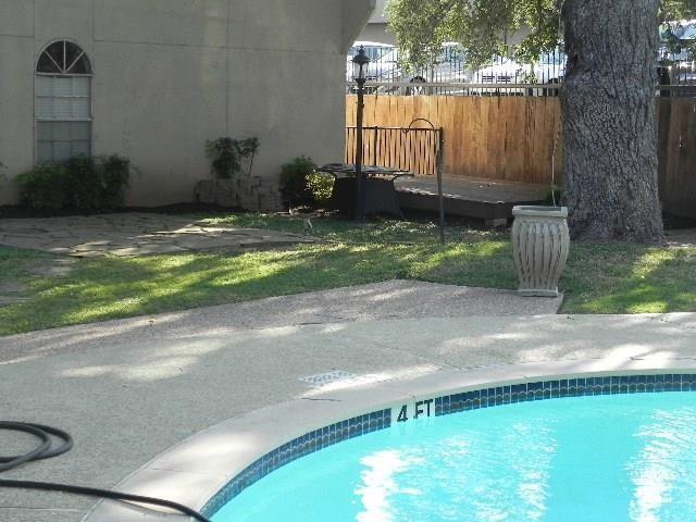 910 Duncan Ln Austin, TX 78705 photo 5
