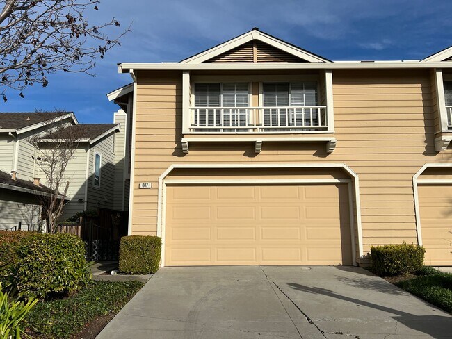 Bright  Spacious 3 Bedroom 2.5 Bath Duet Home in Milpitas photo 2