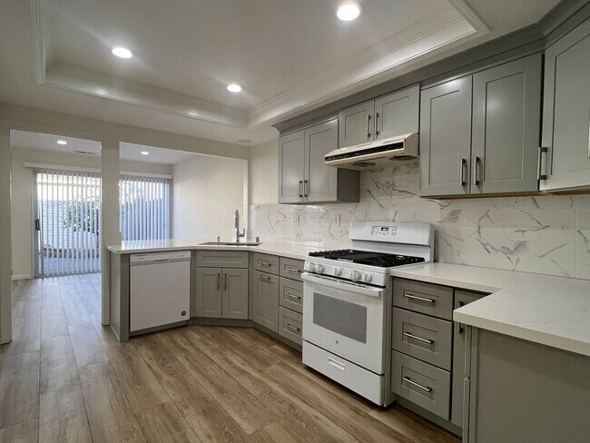 Bright  Spacious 3 Bedroom 2.5 Bath Duet Home in Milpitas photo 3