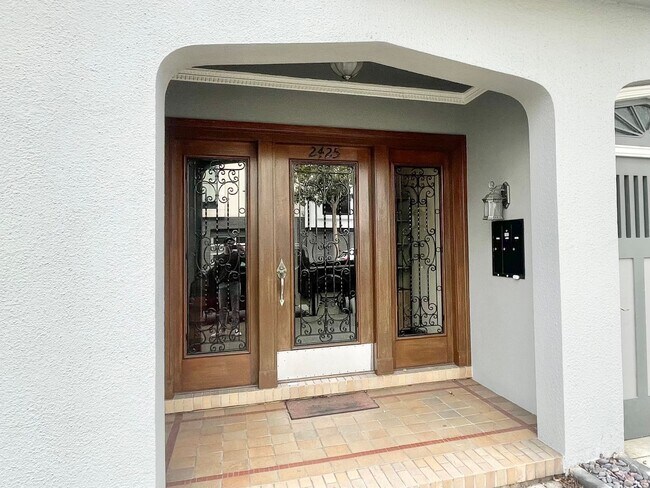 2425 Greenwich Street, San Francisco, CA 94123 photo 3