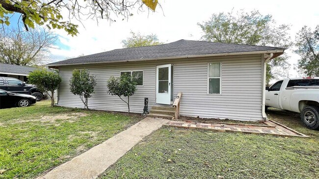 213 Hope St Italy, TX 76651 photo 2