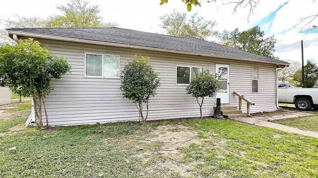 213 Hope St Italy, TX 76651 photo 3