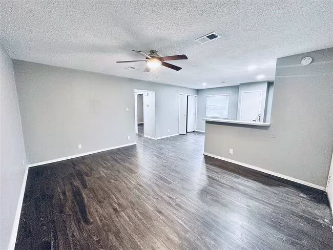 5507 Rose Hill Cir Austin, TX 78745 photo 3