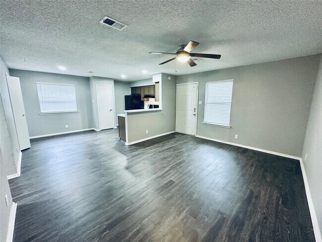 5507 Rose Hill Cir Austin, TX 78745 photo 4