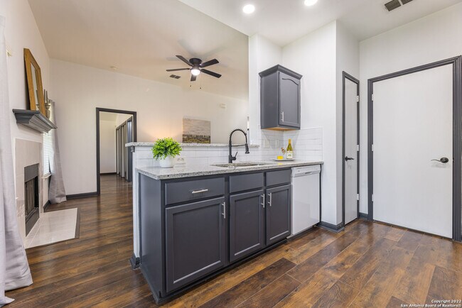 9807 Marbach Bend San Antonio, TX 78245 photo 3