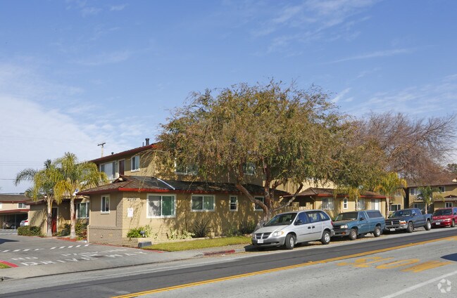 Alhambra Gardens Apartments photo 2